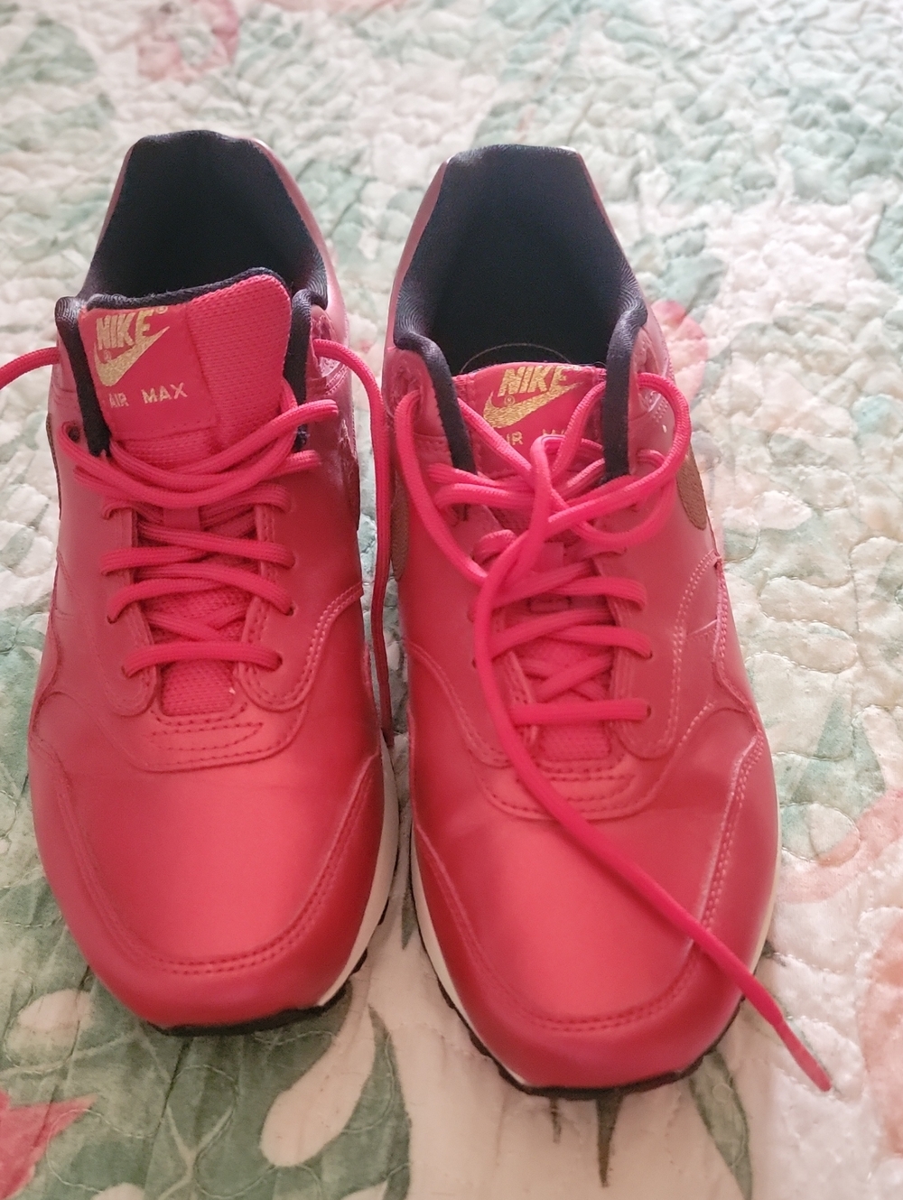Nike  Low-Top Sneakers with Gold And RedLogo